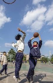 手球进球了！郭艾伦晒视频踢足球：丢人了！