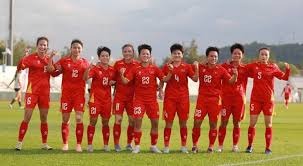 英媒：蓝军、曼城、皇马和热刺都有意莱斯特城16岁前锋蒙加